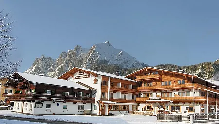 St. Johanner Hof mit neuer Fassade
